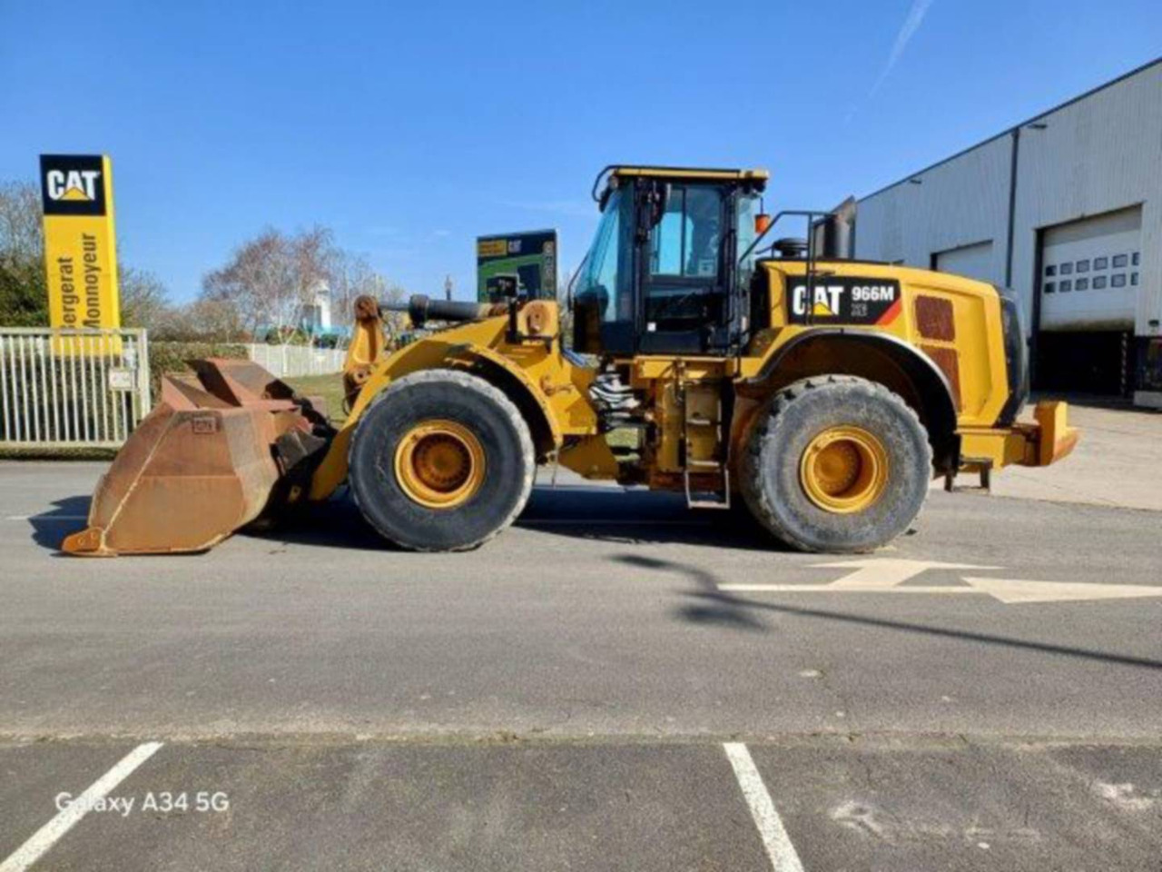 Chargeuse sur pneus CAT 966M XE