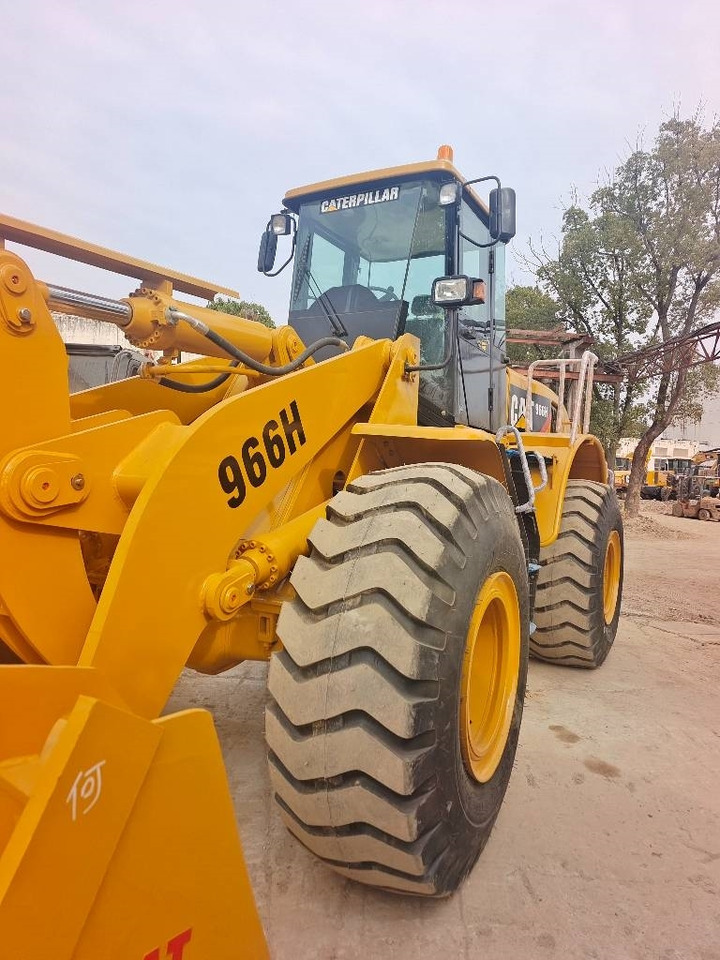 Chargeuse sur pneus CAT 966 H