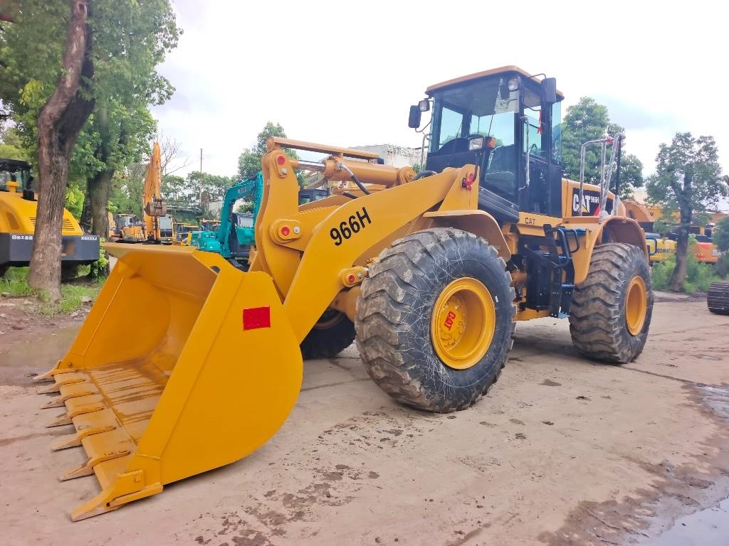 Chargeuse sur pneus CAT 966 H