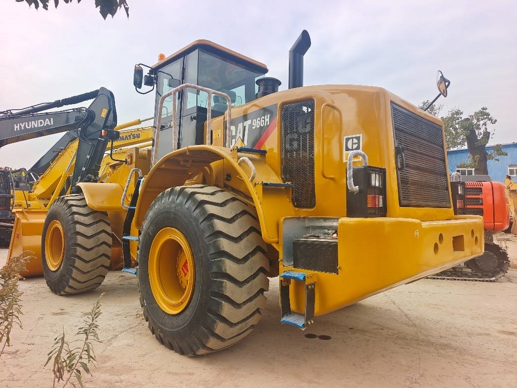 Chargeuse sur pneus CAT 966 H