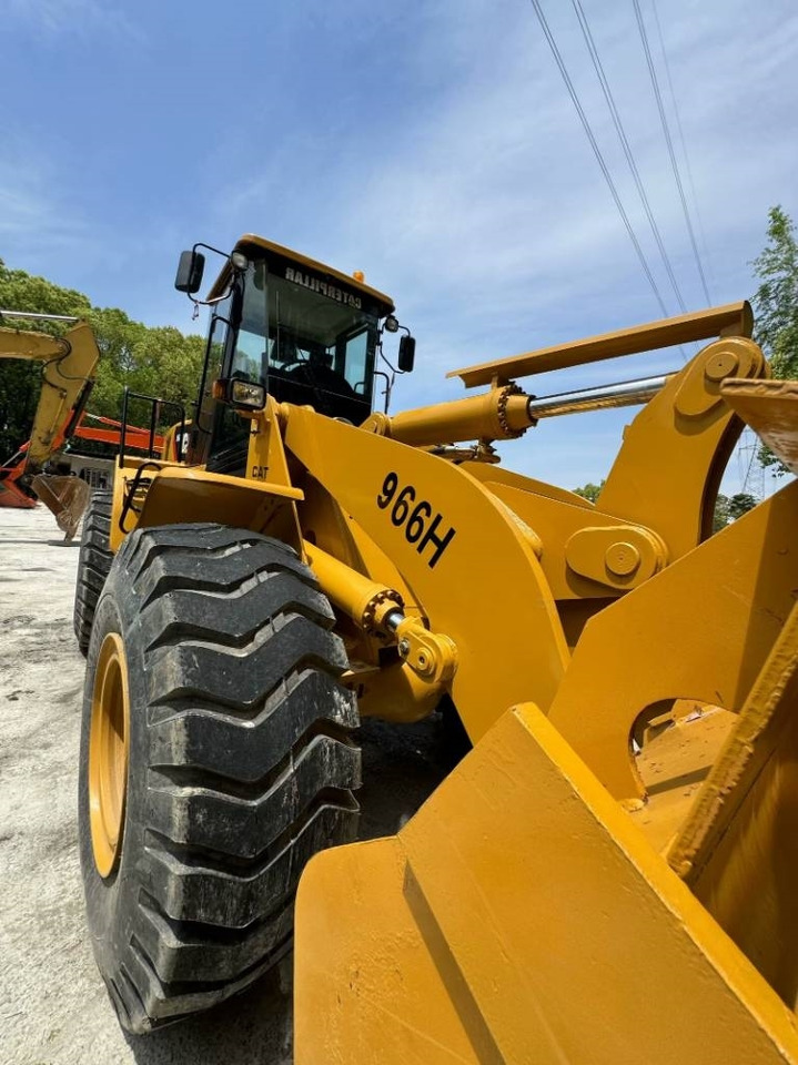 Chargeuse sur pneus CAT 966 H