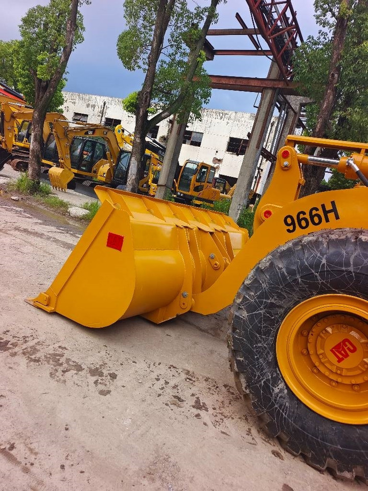Chargeuse sur pneus CAT 966 H