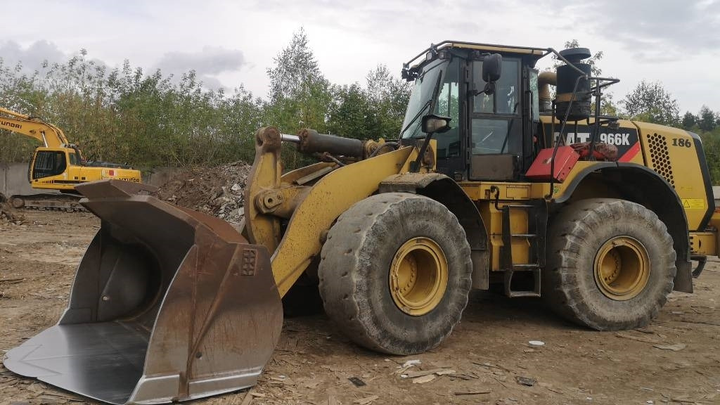 Chargeuse sur pneus CAT 966 K