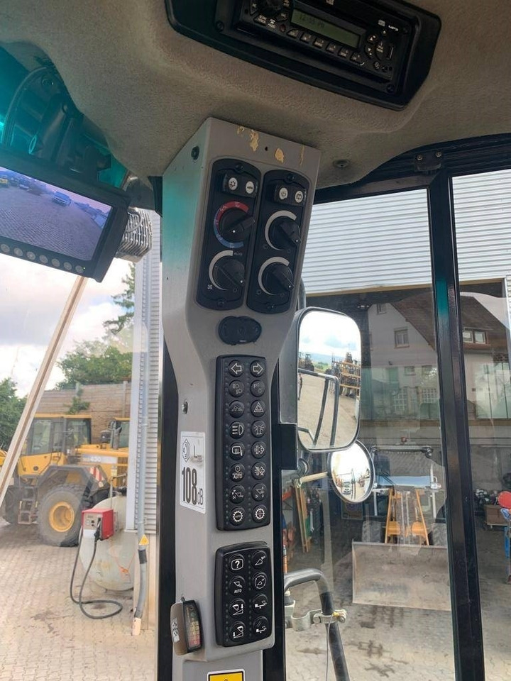 Chargeuse sur pneus CAT 966 K