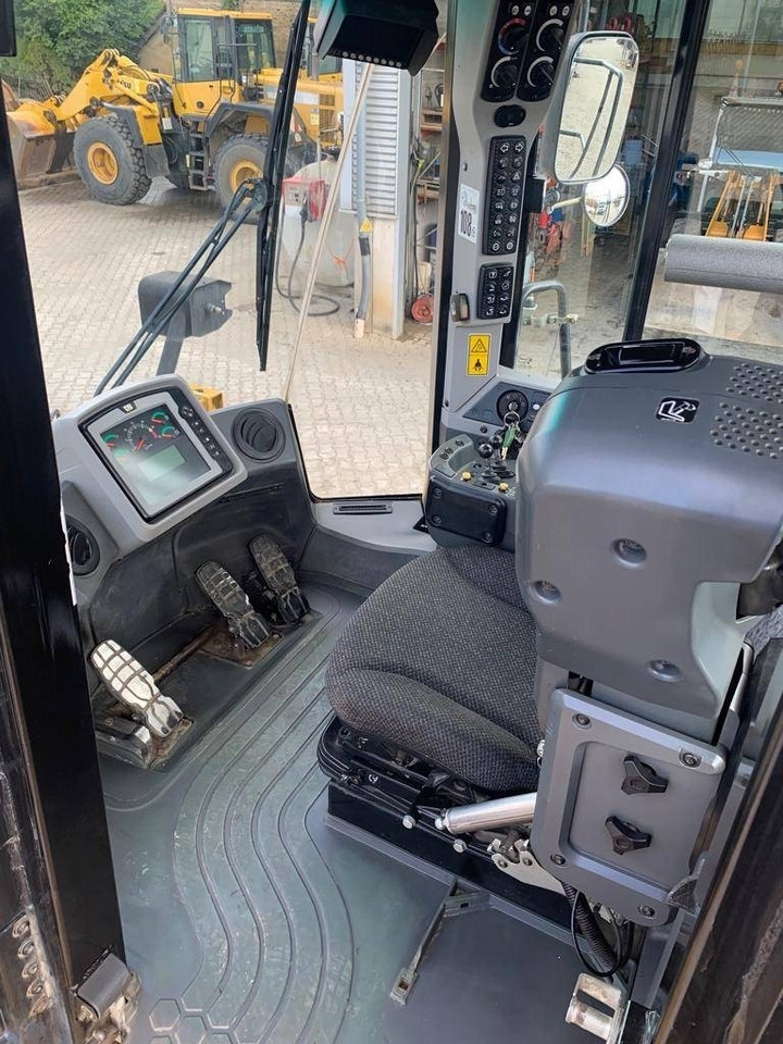 Chargeuse sur pneus CAT 966 K