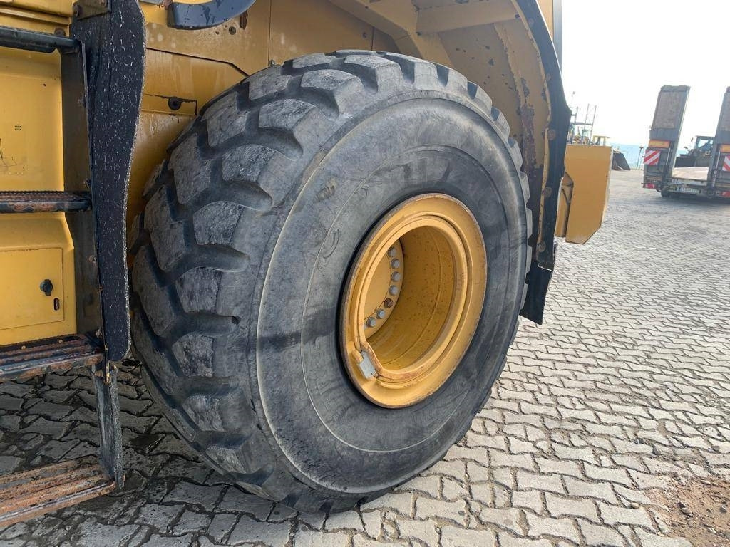 Chargeuse sur pneus CAT 966 K