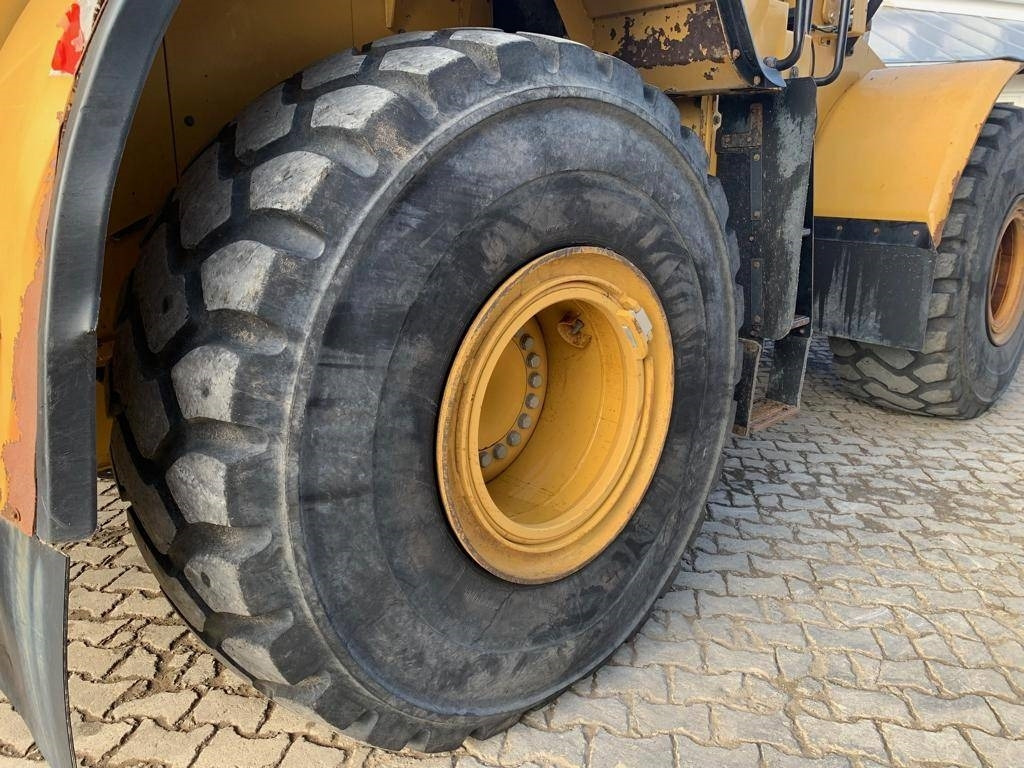 Chargeuse sur pneus CAT 966 K
