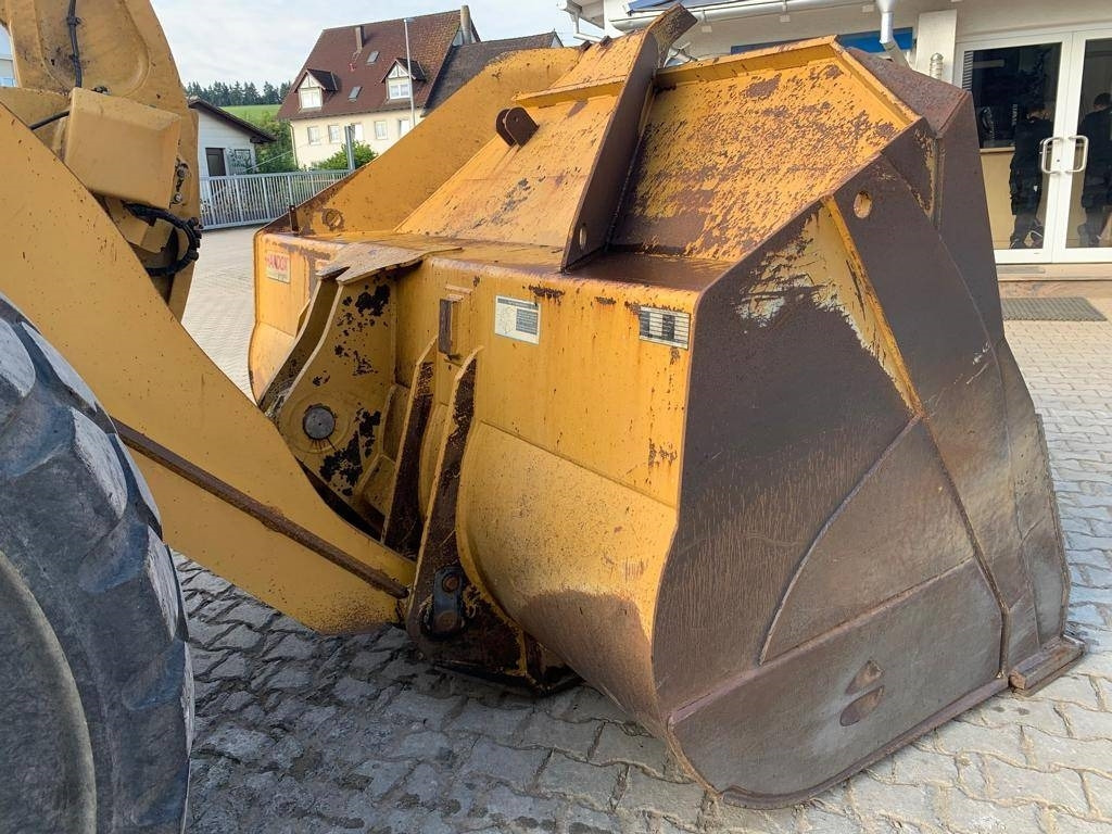 Chargeuse sur pneus CAT 966 K