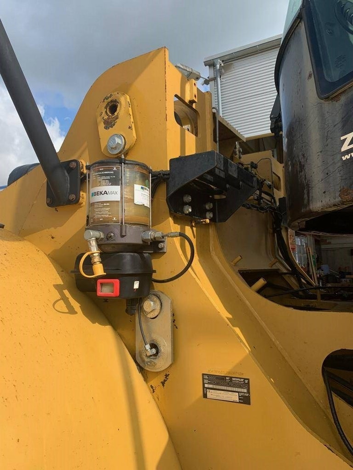 Chargeuse sur pneus CAT 966 K