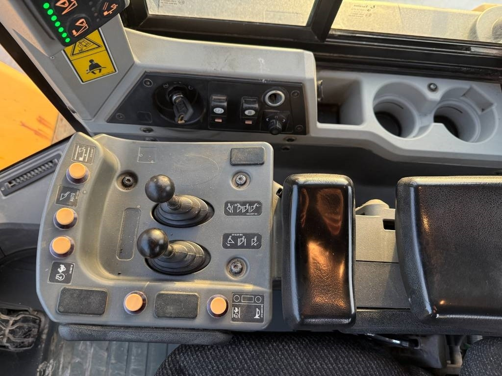 Chargeuse sur pneus CAT 966 K