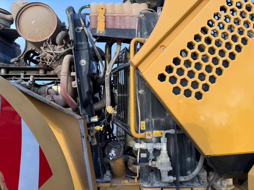 Chargeuse sur pneus CAT 966 K