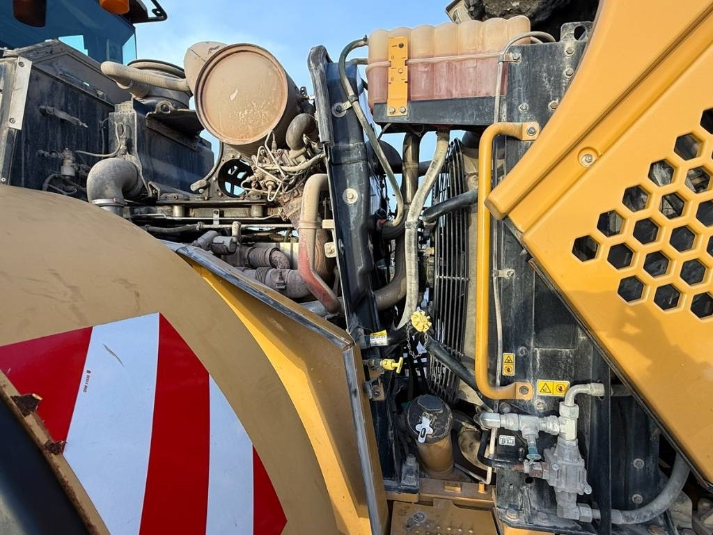 Chargeuse sur pneus CAT 966 K