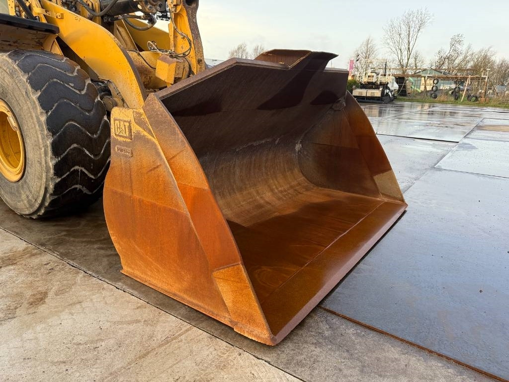 Chargeuse sur pneus CAT 966 K