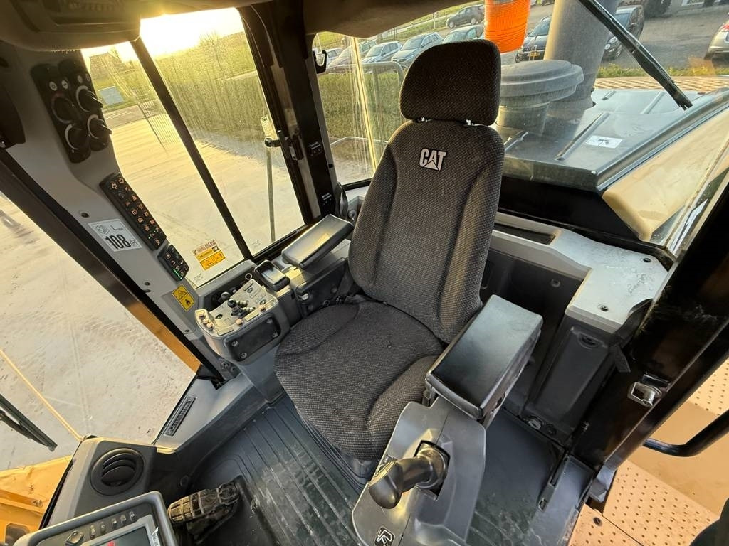 Chargeuse sur pneus CAT 966 K