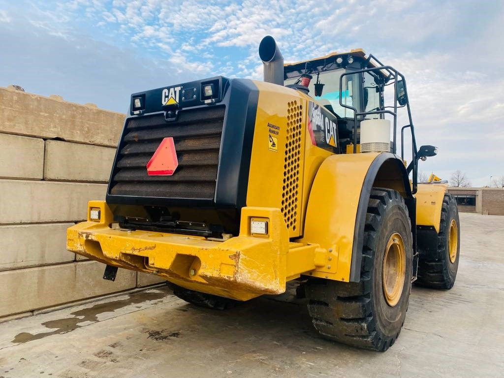 Chargeuse sur pneus CAT 966 M