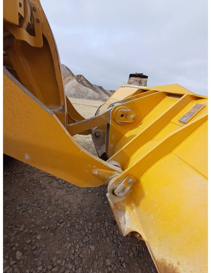 Chargeuse sur pneus CAT 966 M