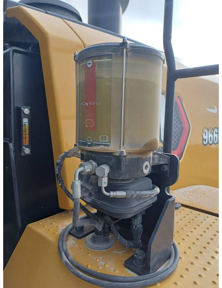 Chargeuse sur pneus CAT 966 M