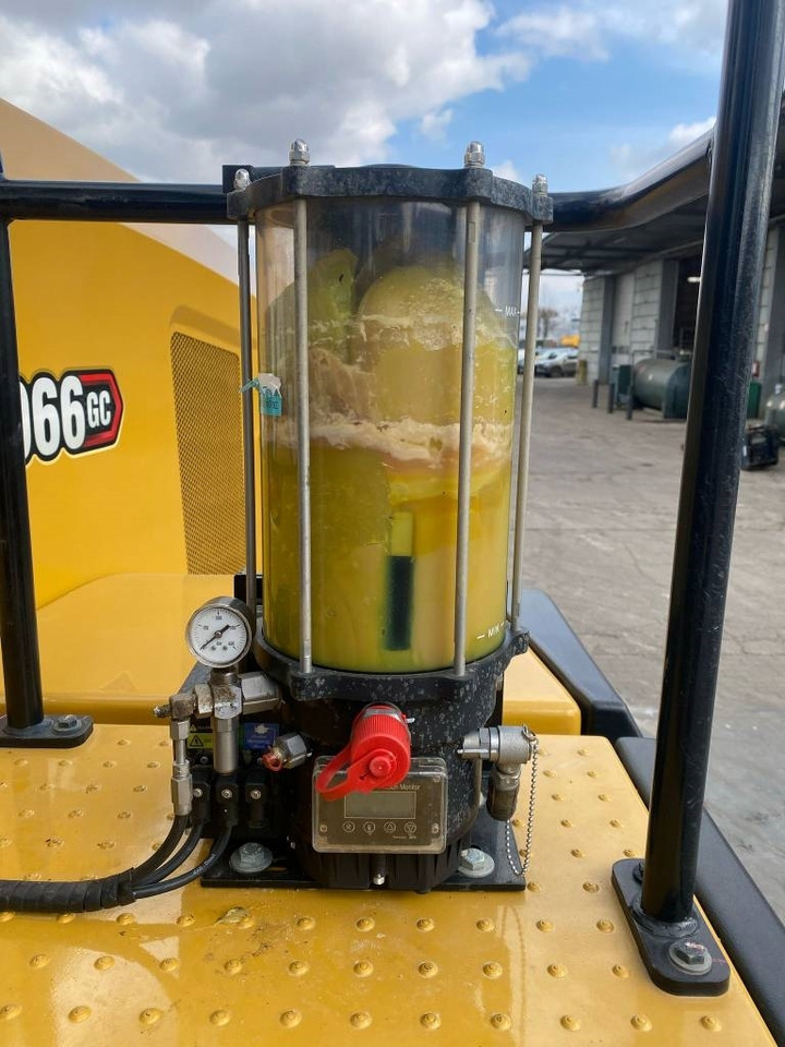 Chargeuse sur pneus CAT 966gc