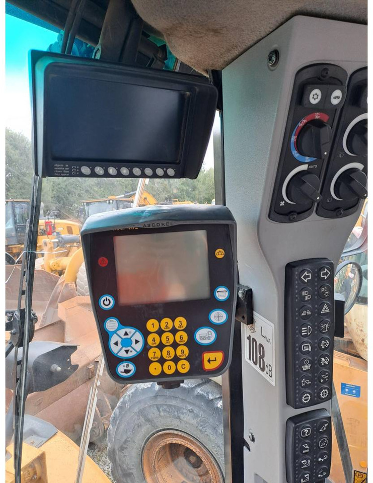 Chargeuse sur pneus CAT 972K