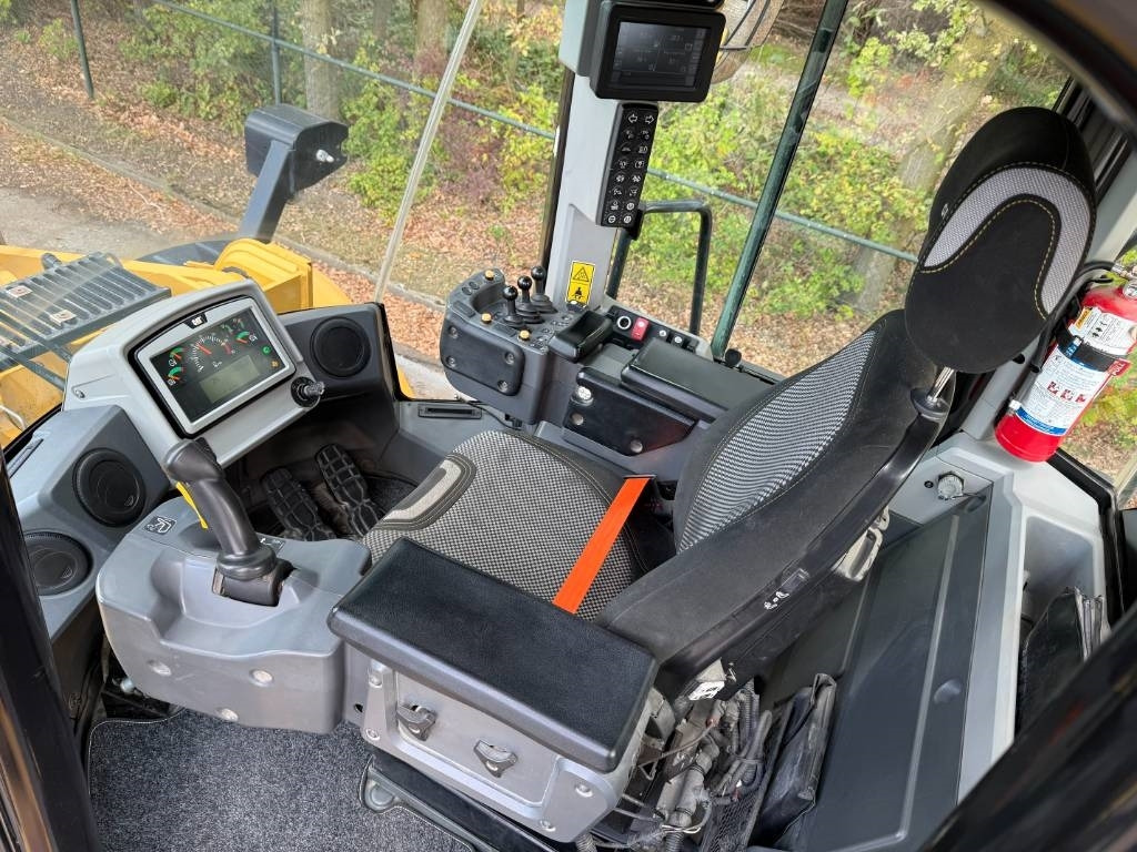 Chargeuse sur pneus CAT 972M