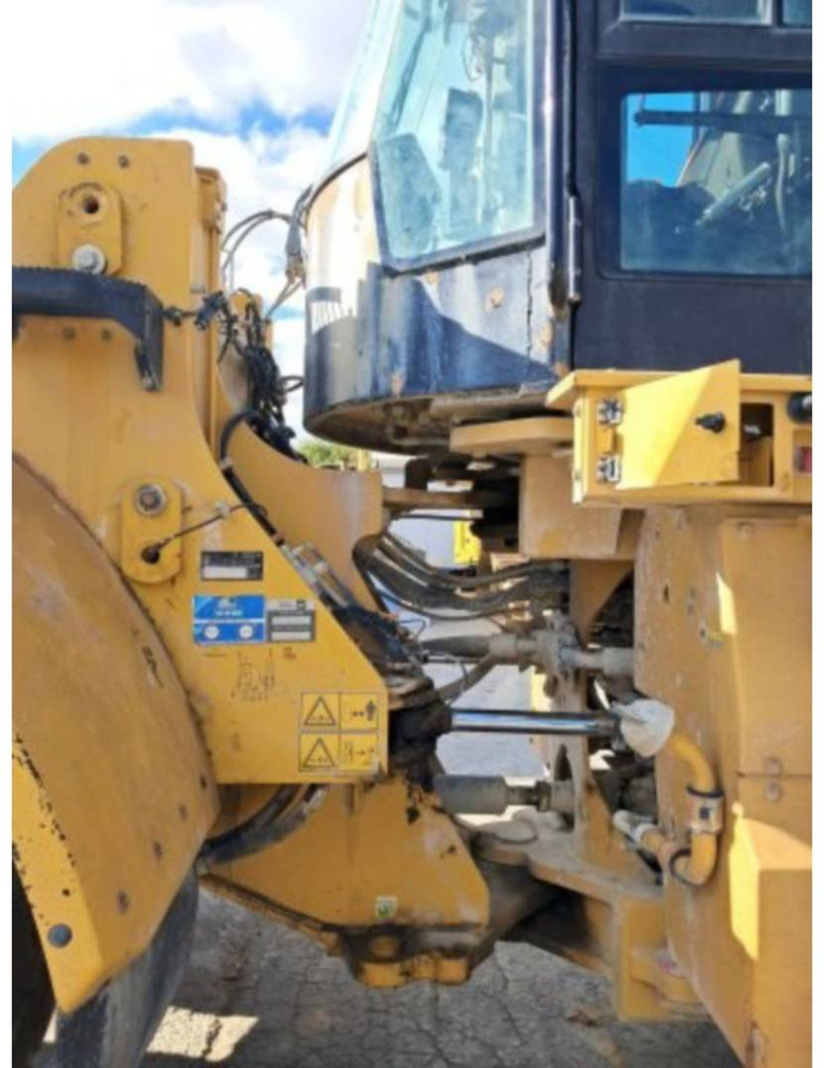 Chargeuse sur pneus CAT 972M