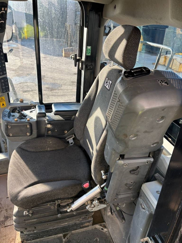 Chargeuse sur pneus CAT 972 K