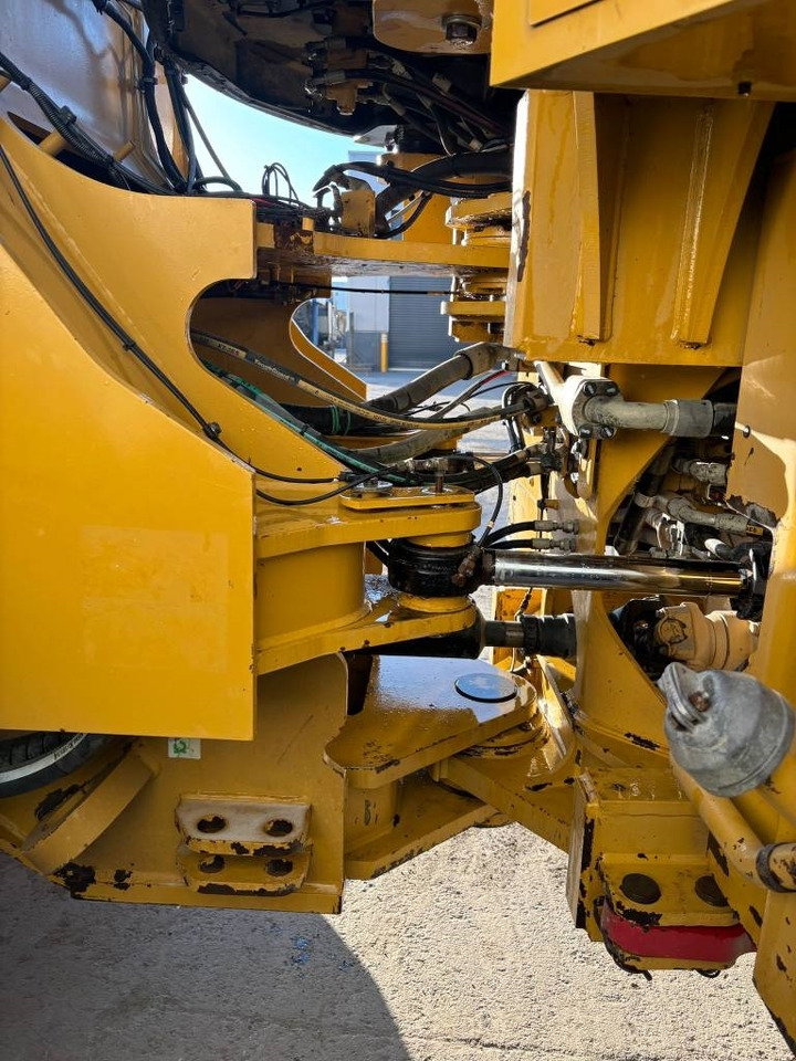 Chargeuse sur pneus CAT 972 K