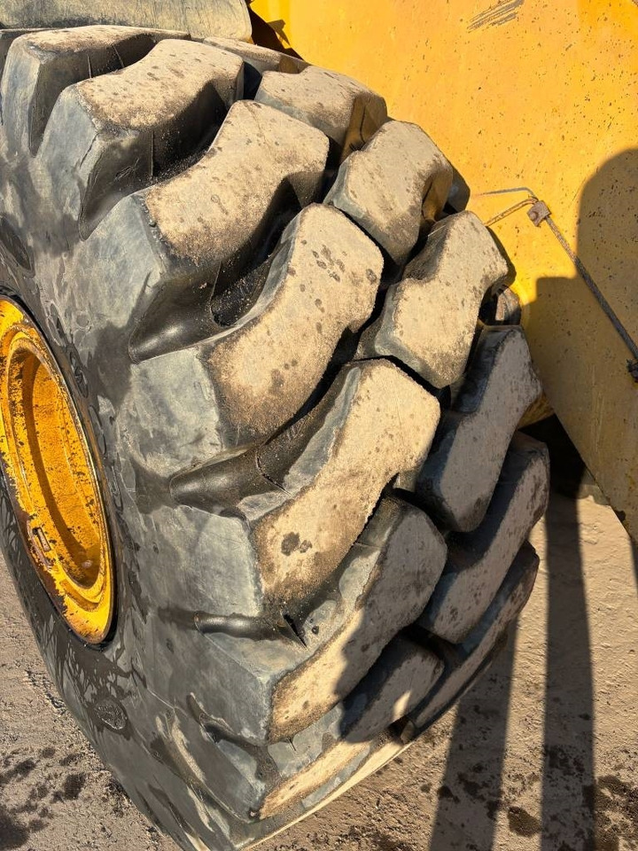 Chargeuse sur pneus CAT 972 K