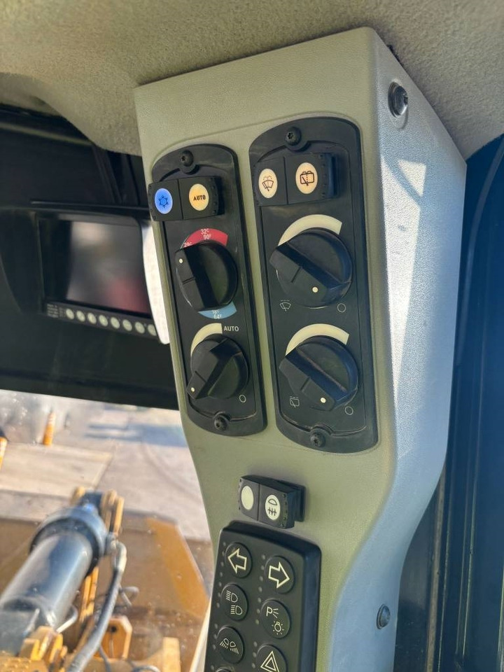 Chargeuse sur pneus CAT 972 K