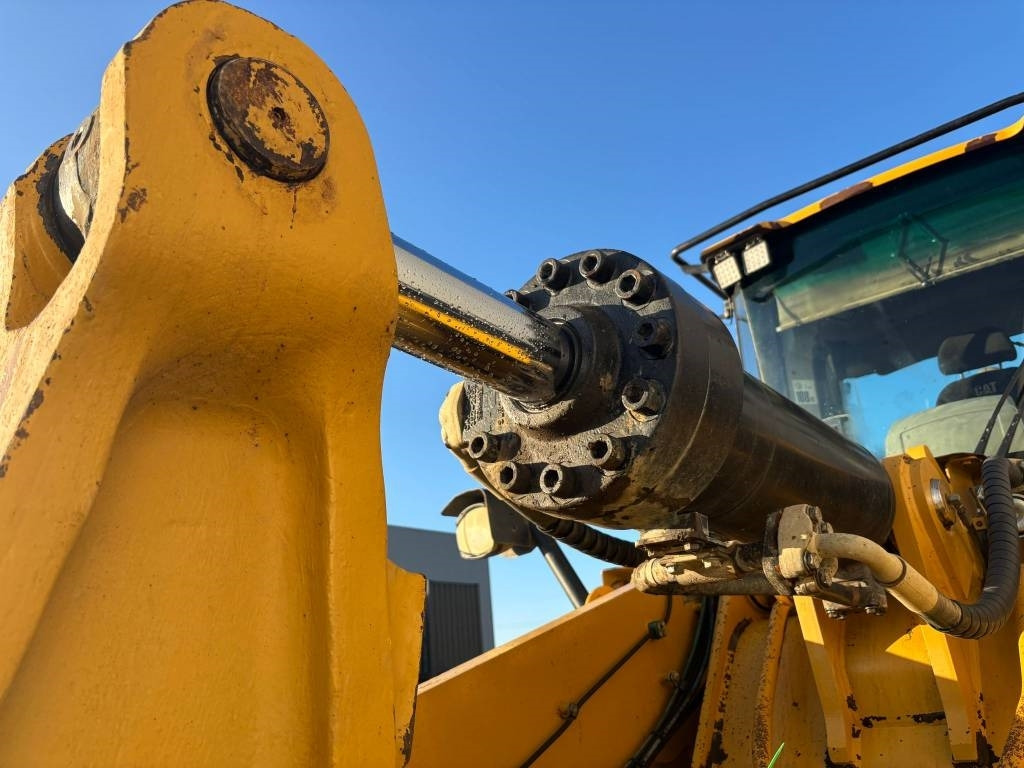 Chargeuse sur pneus CAT 972 K