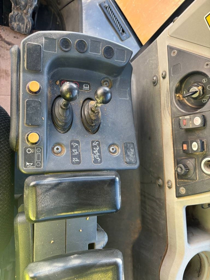 Chargeuse sur pneus CAT 972 K