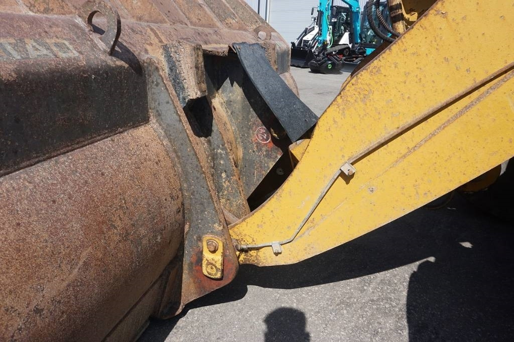 Chargeuse sur pneus CAT 972 K