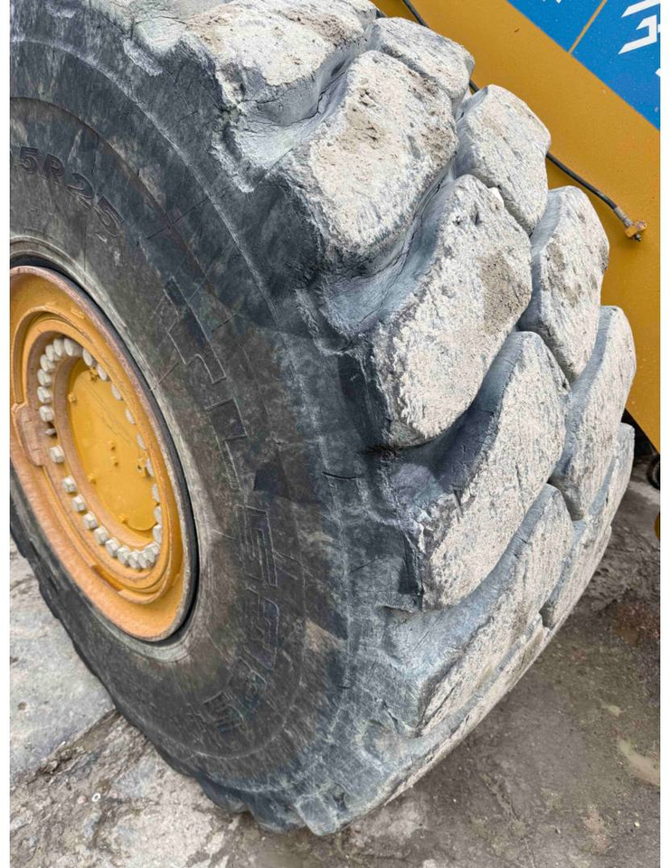 Chargeuse sur pneus CAT 980