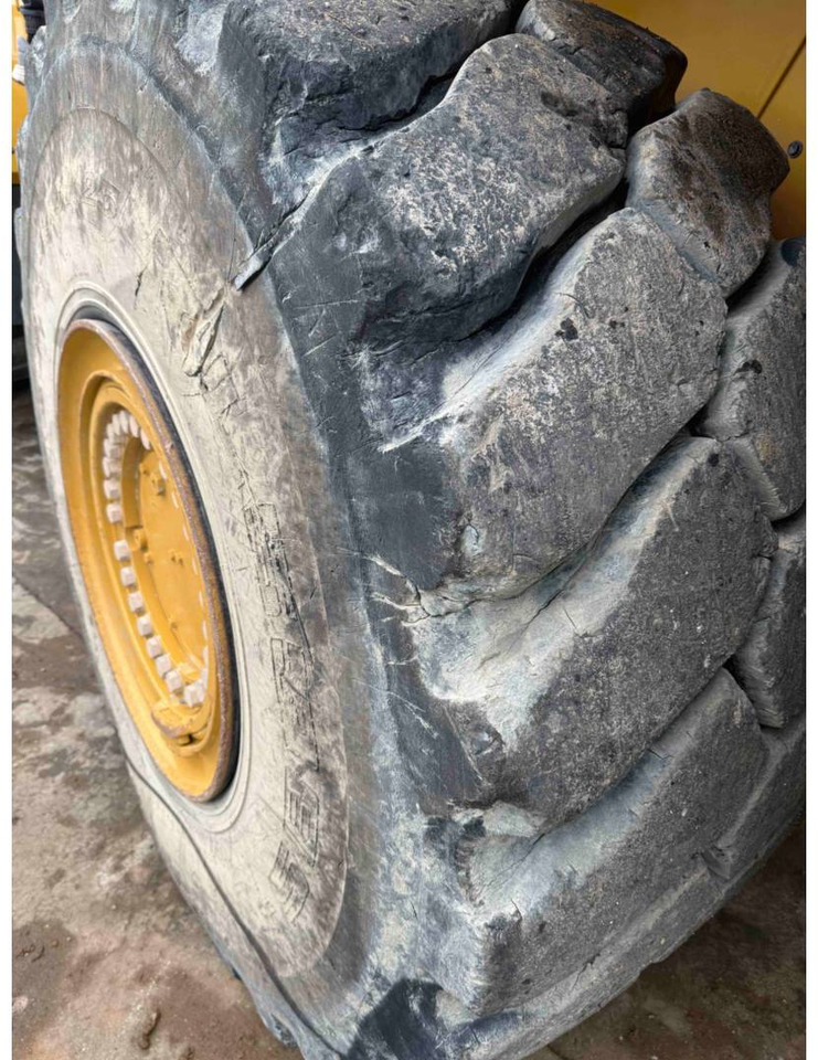 Chargeuse sur pneus CAT 980