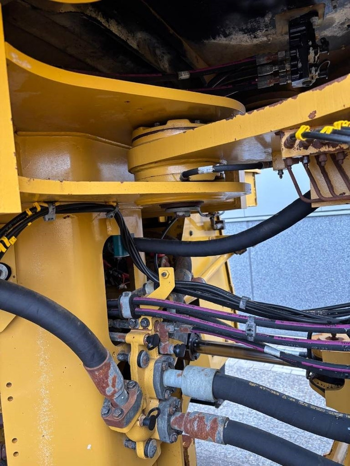 Chargeuse sur pneus CAT 980