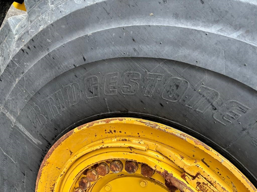 Chargeuse sur pneus CAT 980