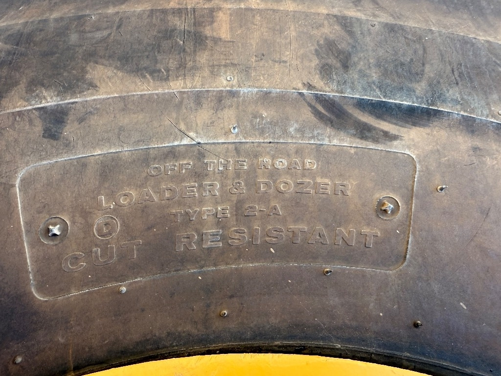 Chargeuse sur pneus CAT 980