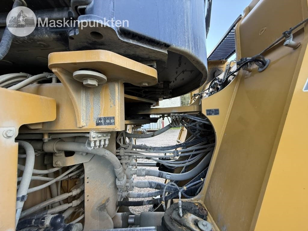 Chargeuse sur pneus CAT 980