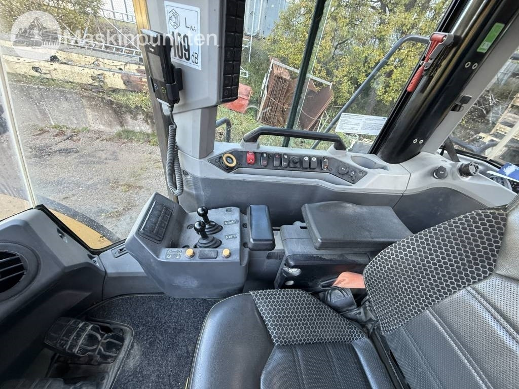 Chargeuse sur pneus CAT 980