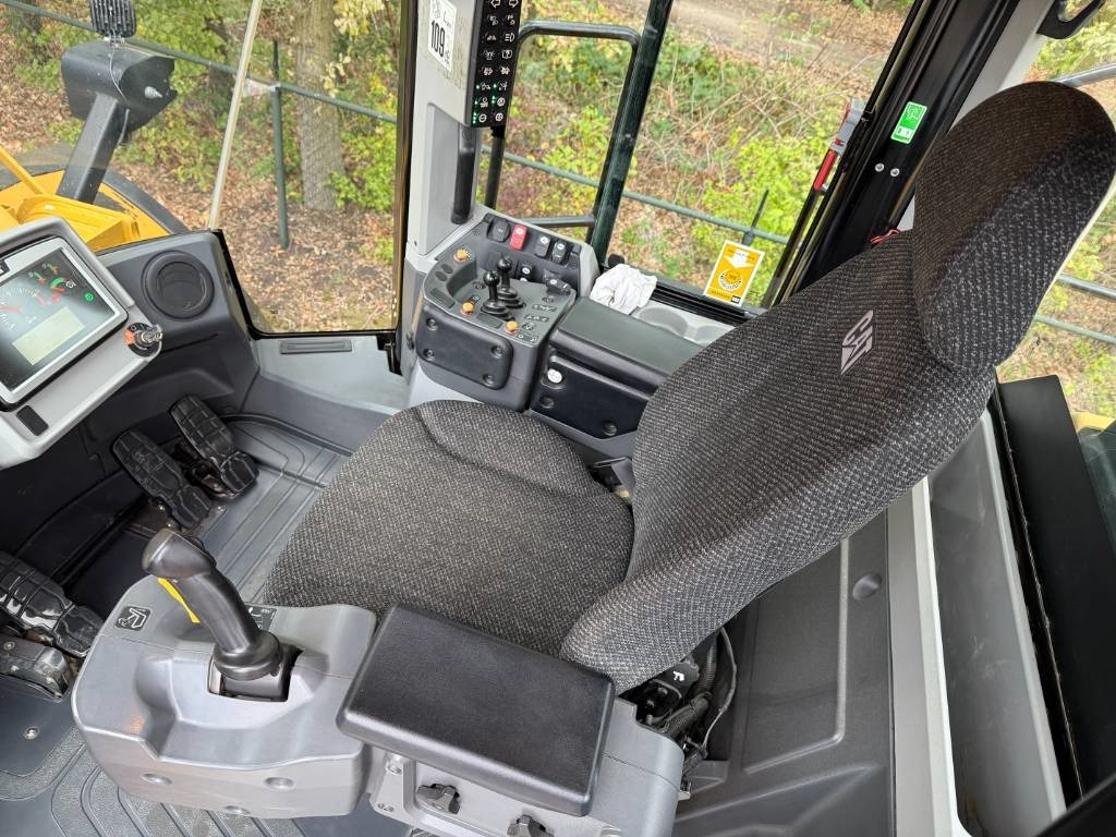 Chargeuse sur pneus CAT 980M