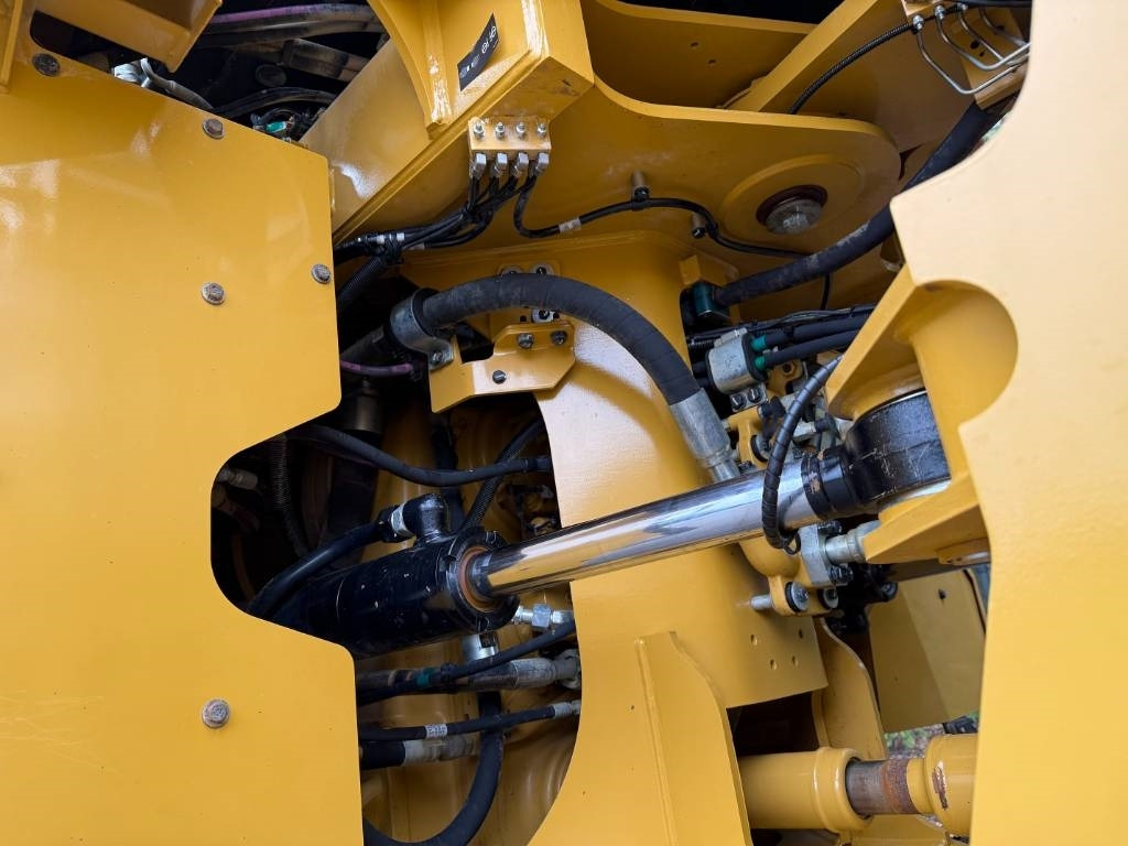 Chargeuse sur pneus CAT 980M