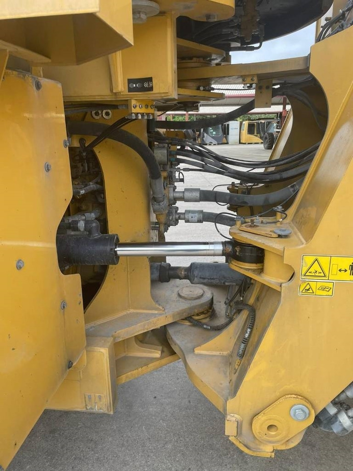 Chargeuse sur pneus CAT 980 M