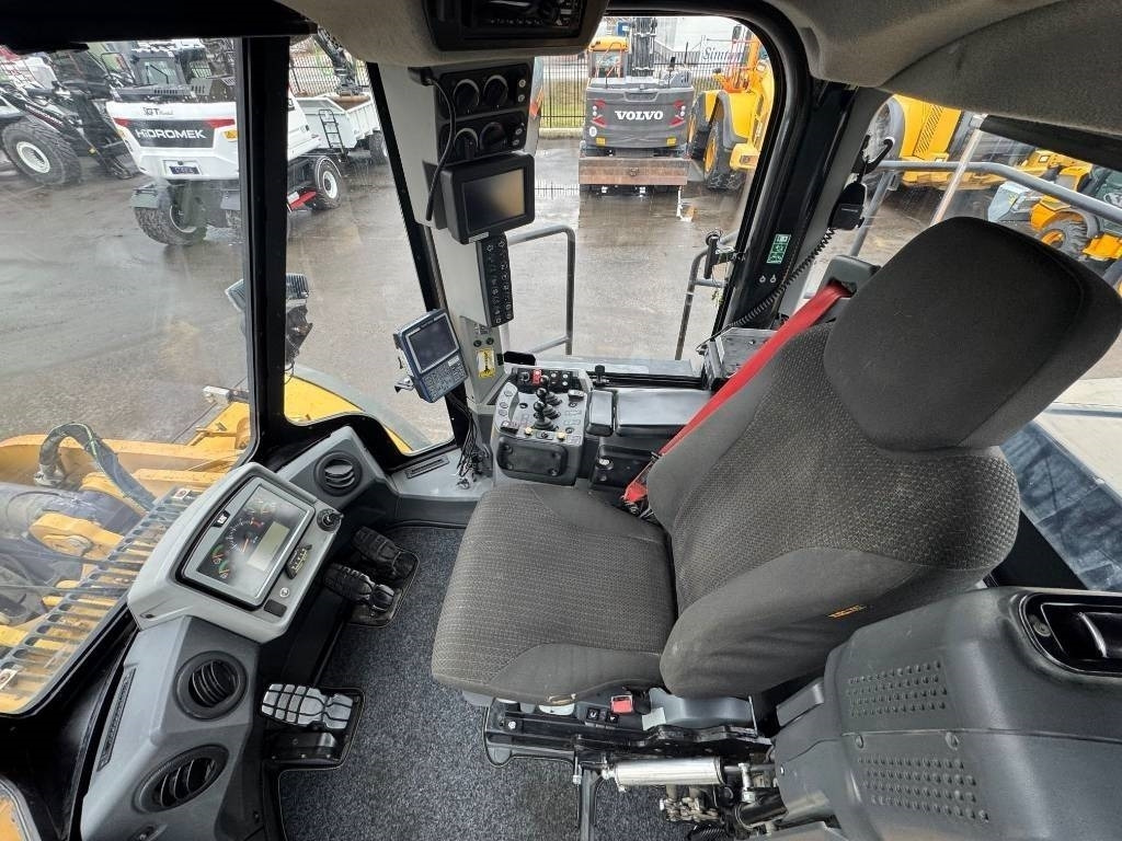 Chargeuse sur pneus CAT 980 M