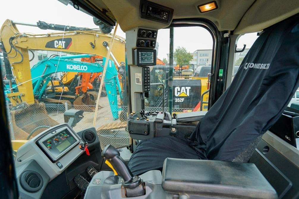 Chargeuse sur pneus CAT 982M UUDET RENKAAT