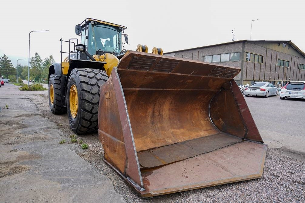 Chargeuse sur pneus CAT 982M UUDET RENKAAT