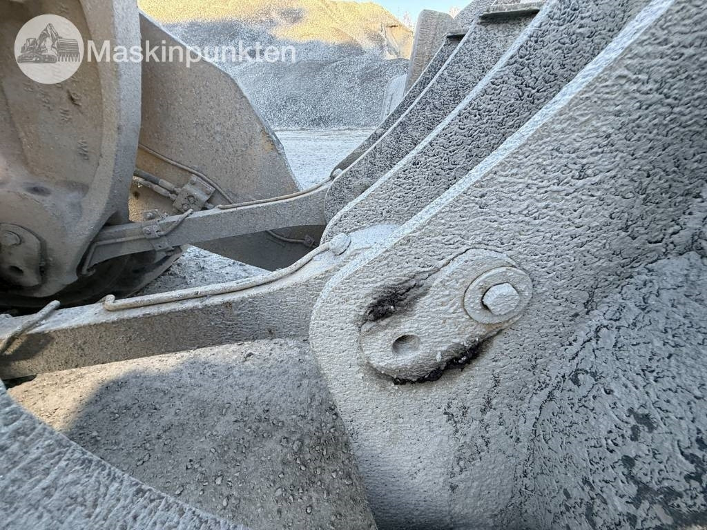 Chargeuse sur pneus CAT 982 M