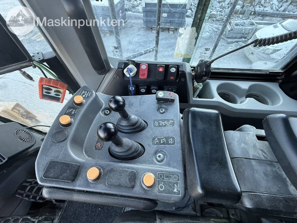 Chargeuse sur pneus CAT 982 M