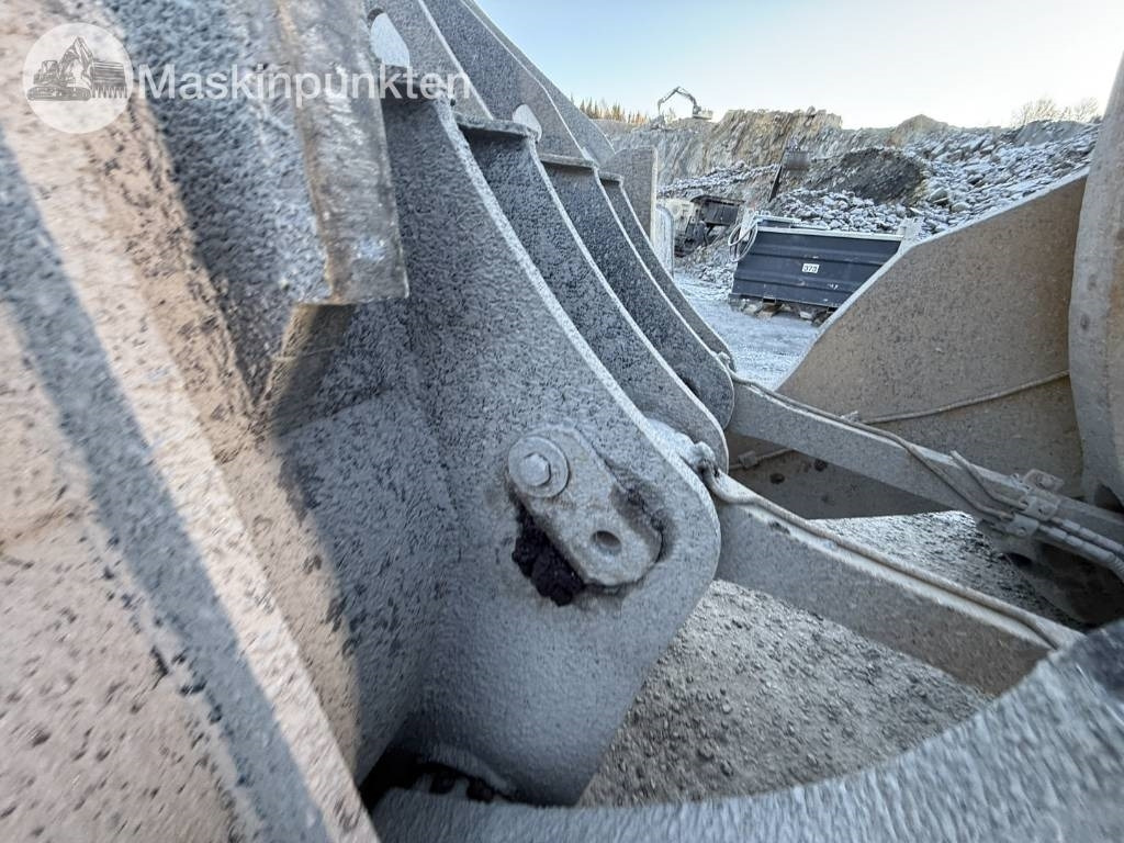 Chargeuse sur pneus CAT 982 M