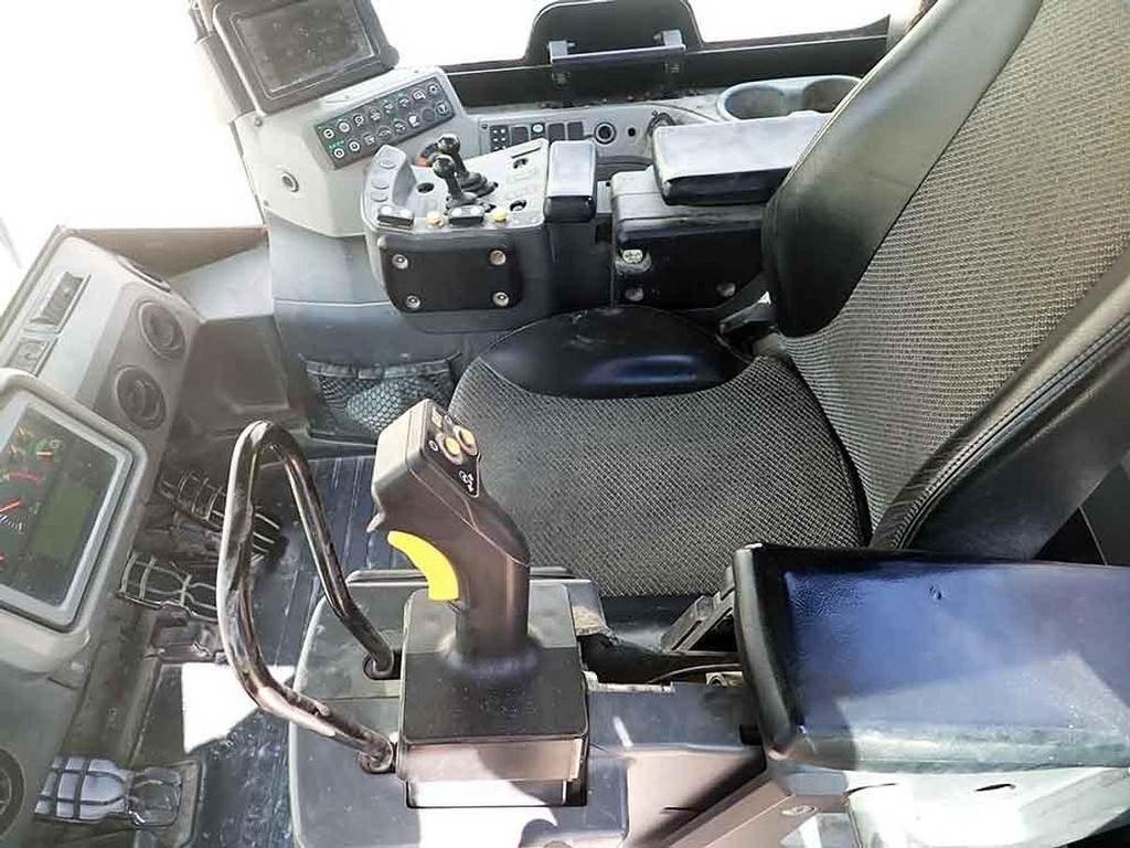 Chargeuse sur pneus CAT 988K