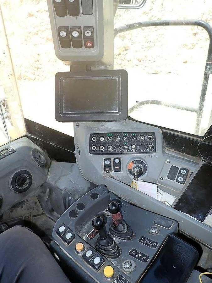 Chargeuse sur pneus CAT 988K